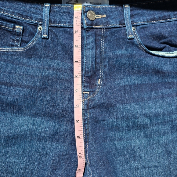 Signature Levi Strauss Mid Rise Shorts - Size 10 - Picture 8 of 10